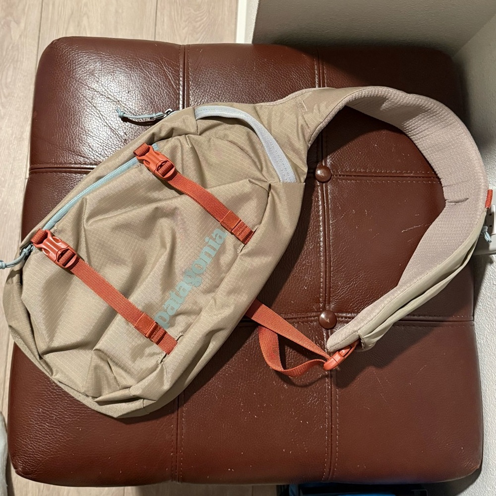 Patagonia Atom Sling 8L in Seabird Grey [NWOT]